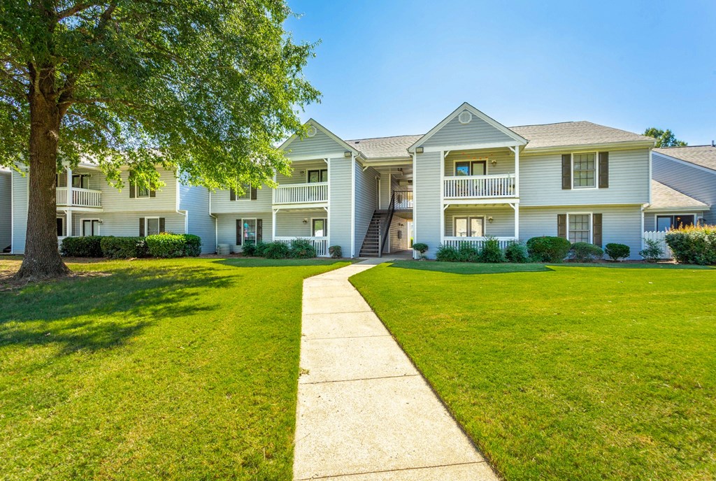 Exterior Views of Hawthorne at Lily Flagg in Huntsville, AL