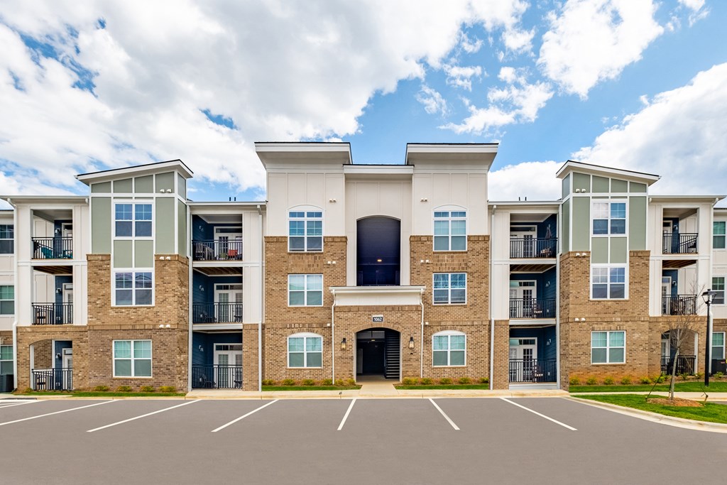 exterior view at the falls at rolland park apartments md