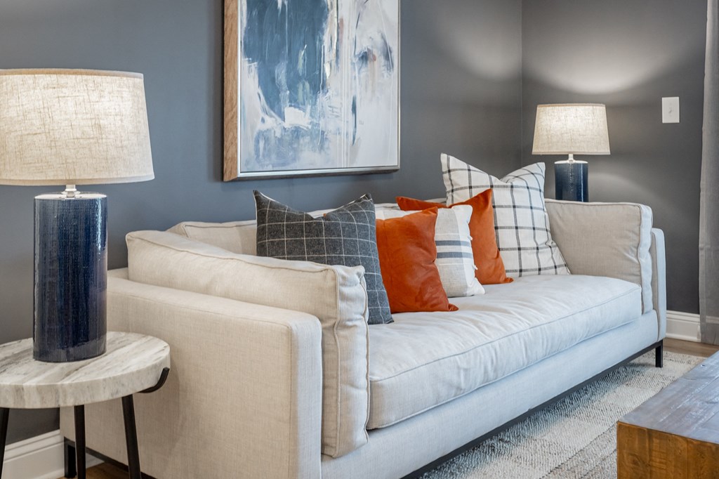 Hawthorne At The Crest