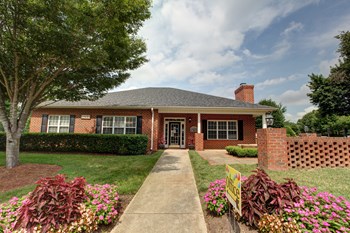 Clubhouse at Wynslow Park Apartments in Raleigh, NC Clubhouse at Wynslow Park Apartments in Raleigh, NC - Photo Gallery 2