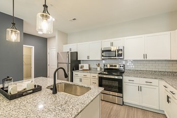 Granite countertops with stainless steel appliances - Photo Gallery 3