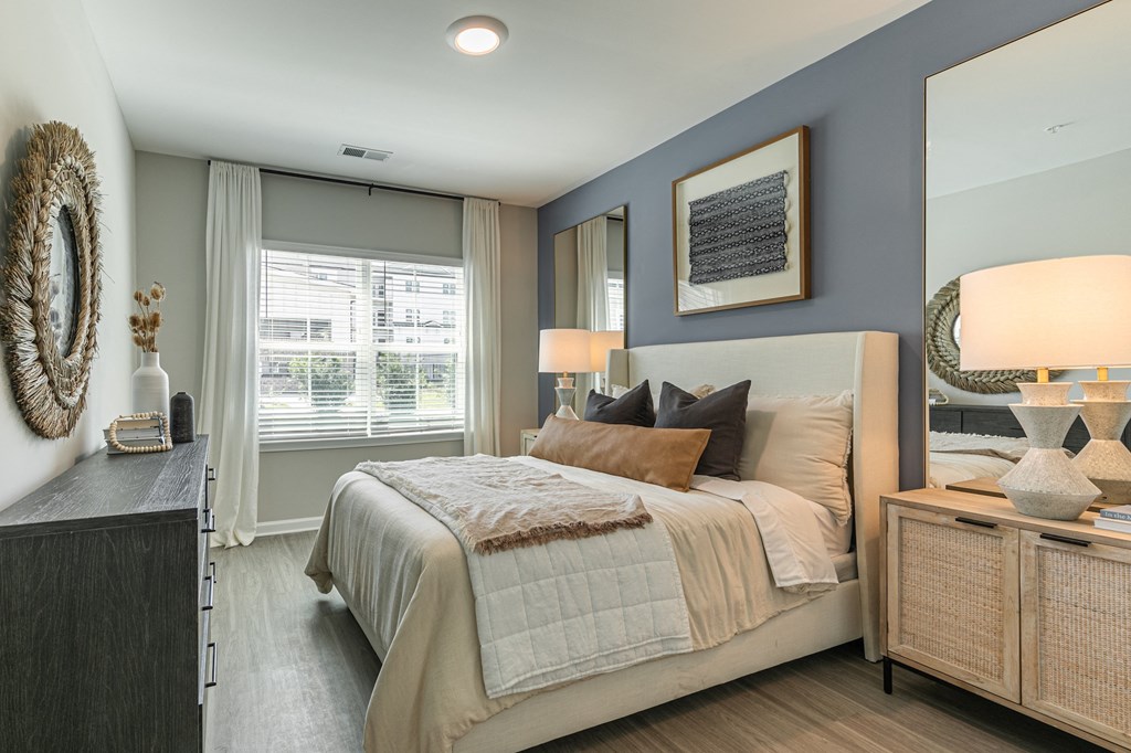 bedroom paired with a connecting bathroom and closet