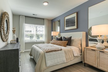 bedroom paired with a connecting bathroom and closet - Photo Gallery 6