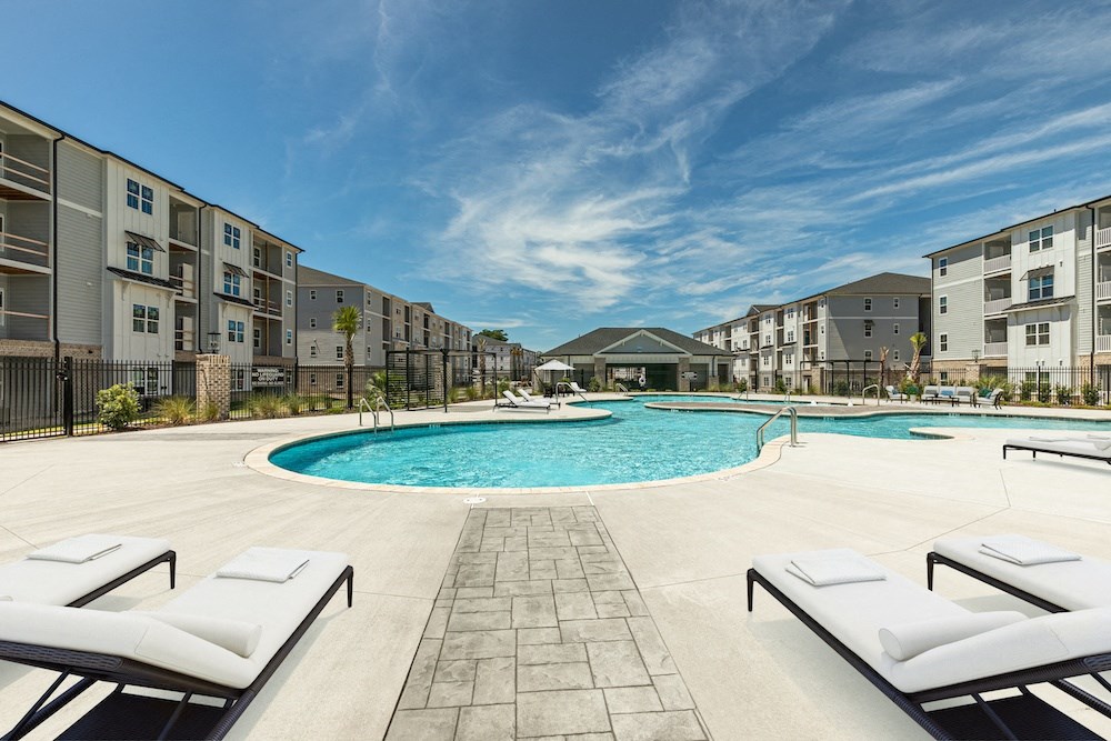 Luxurious swimming pool