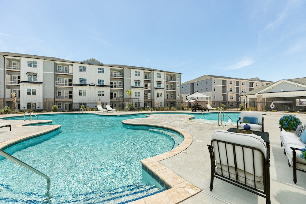 Luxurious swimming pool