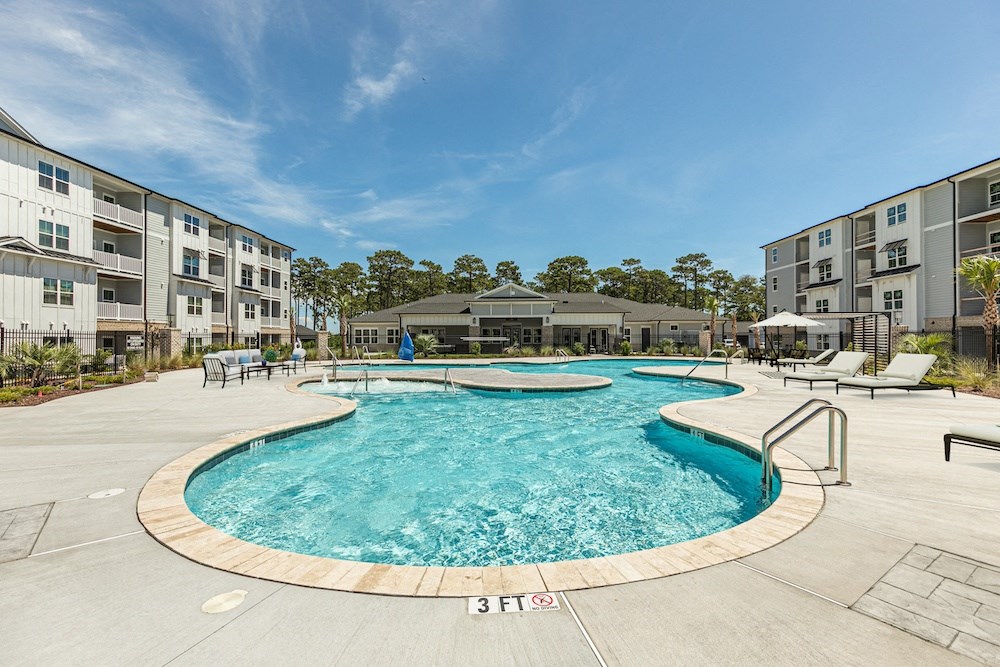 Luxurious swimming pool