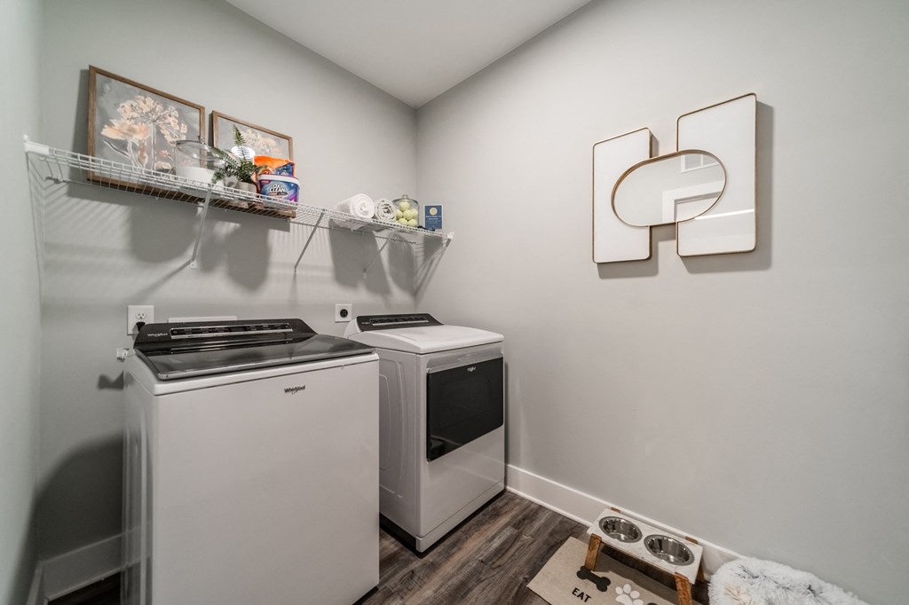 private laundry room with washer and dryer at the preserve at great neck apartments