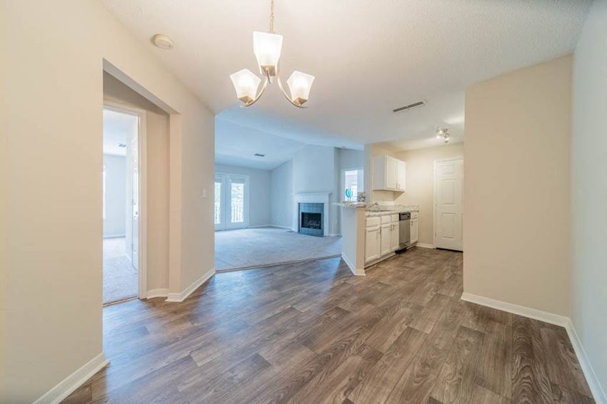 Avenues Of Lakeshore