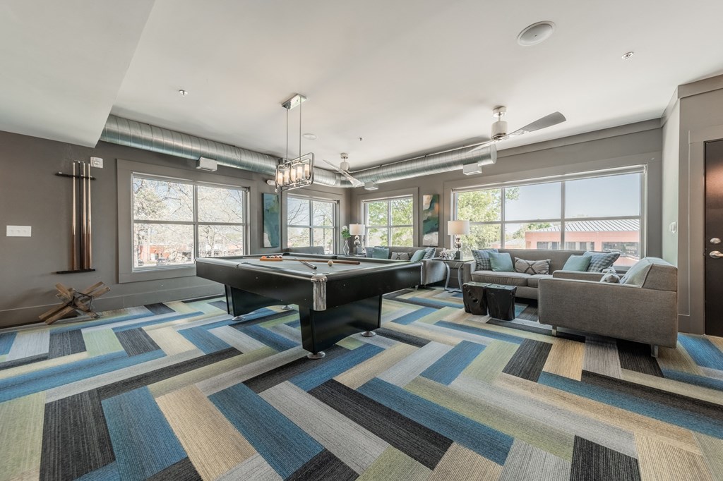 additional photo for property listing at chic digs with room to stretch out in the village 22 car