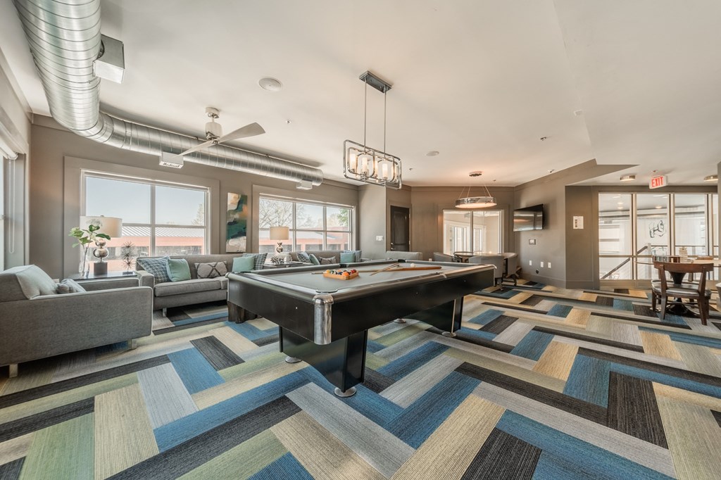 additional photo for property listing at chic digs with room to stretch out in the village 22 car