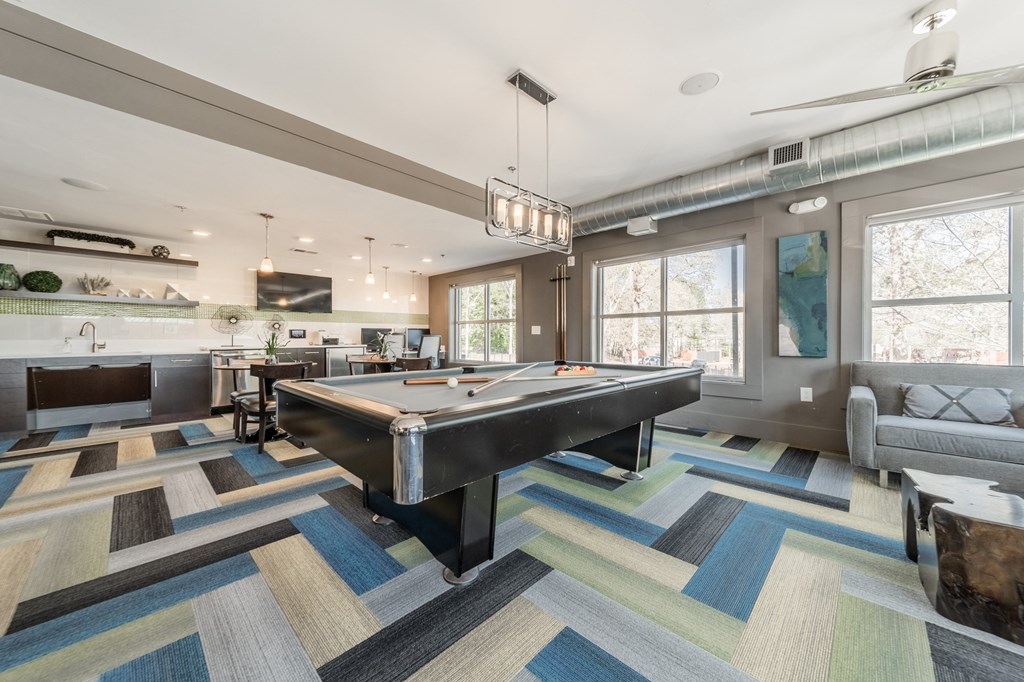 additional photo for property listing at chic digs with room to stretch out in the village 22 car