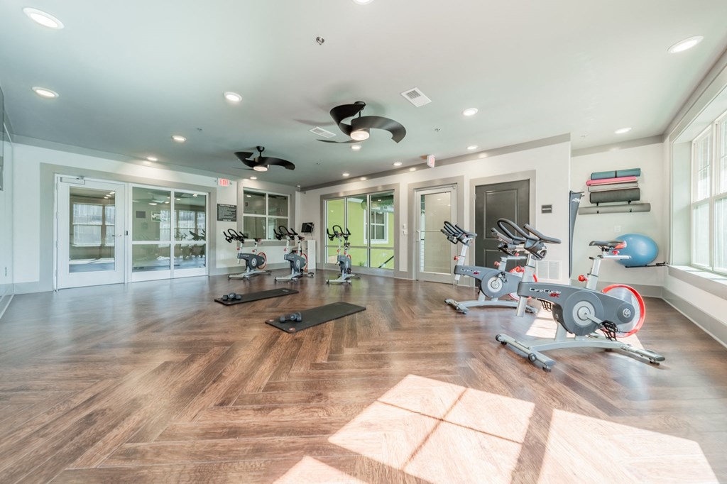 additional photo for property listing at chic digs with room to stretch out in the village 22 car