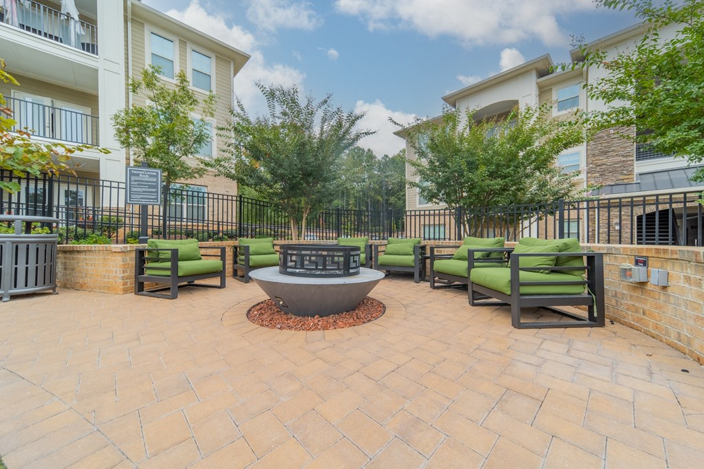 the preserve at ballantyne commons courtyard with seating and fire pit
