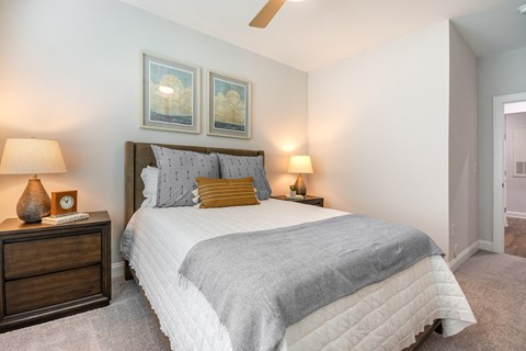 a bedroom with a large bed and two night stands with lamps