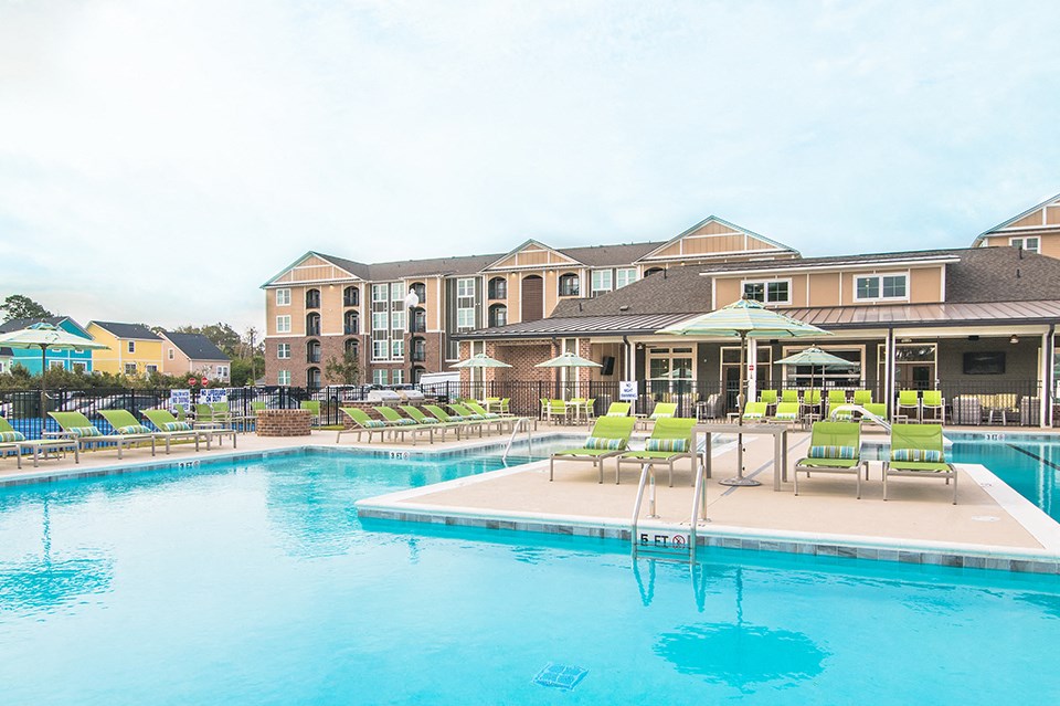 the swimming pool at the resort at governors crossing