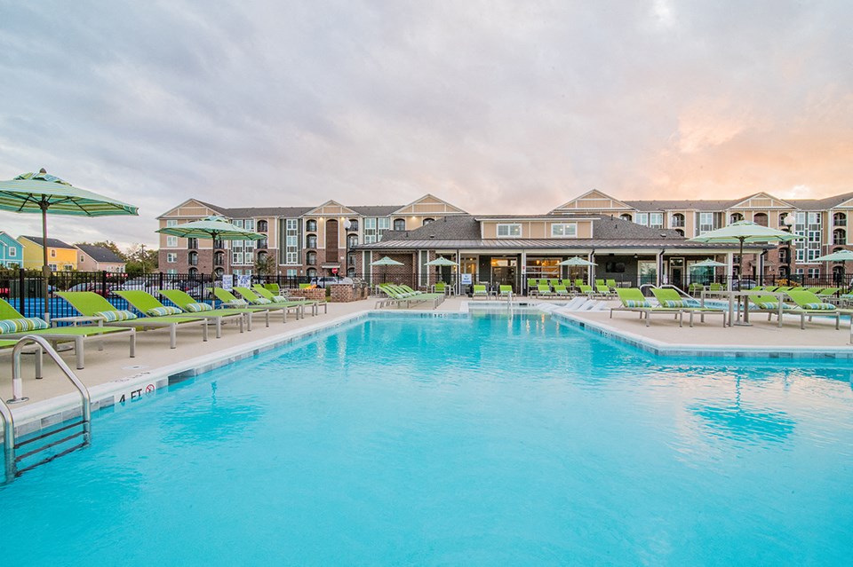 the pool at the resort at governors crossing