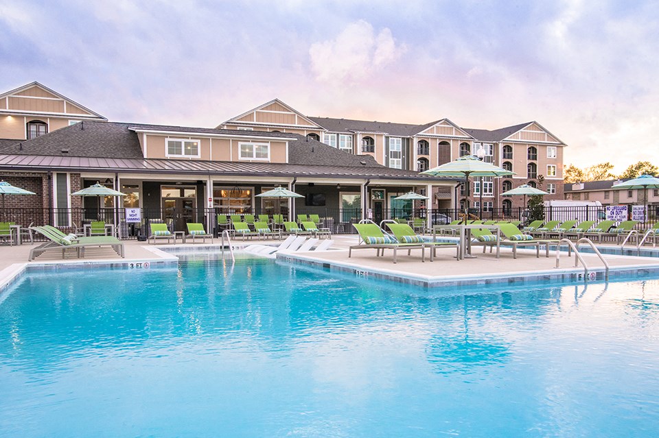 the pool at the resort at governors crossing
