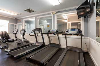 1070 Kenmore Dr 1-3 Beds Apartment for Rent - Photo Gallery 5