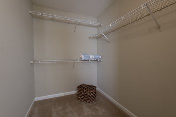 1070 Kenmore Dr 1-3 Beds Apartment for Rent - Photo Gallery 29