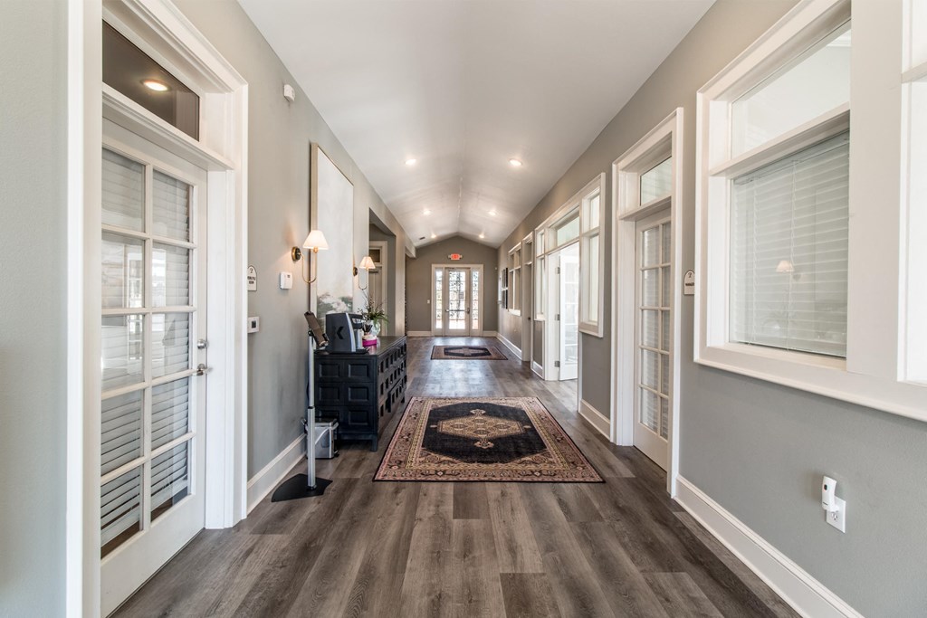 entrance and hallway to apartment cllubhopuse