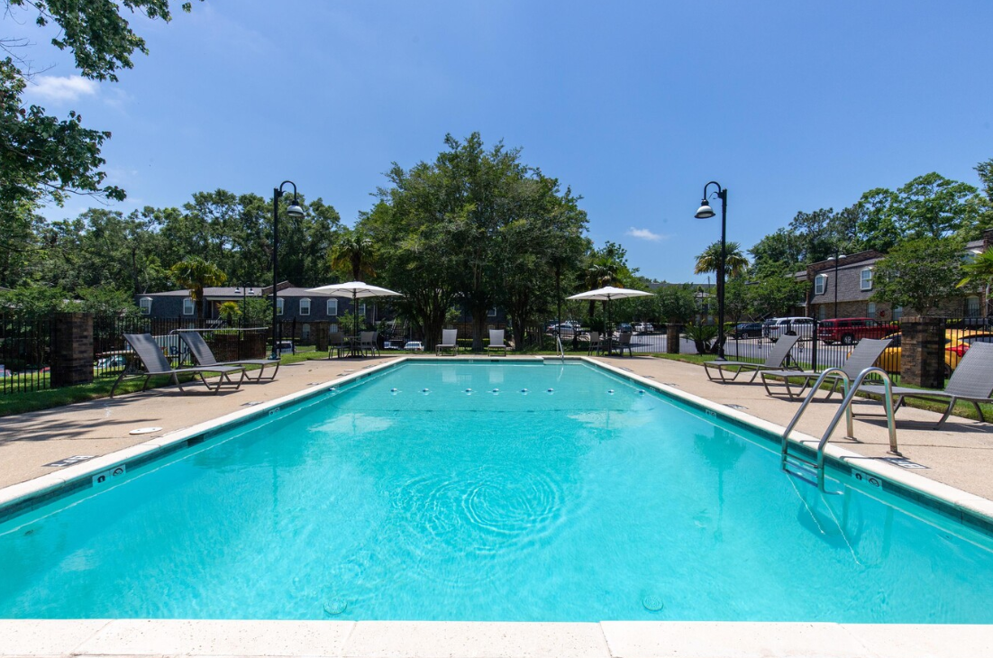 Heron Lakes is a similar property to Manchester Park Apartments located in Mobile