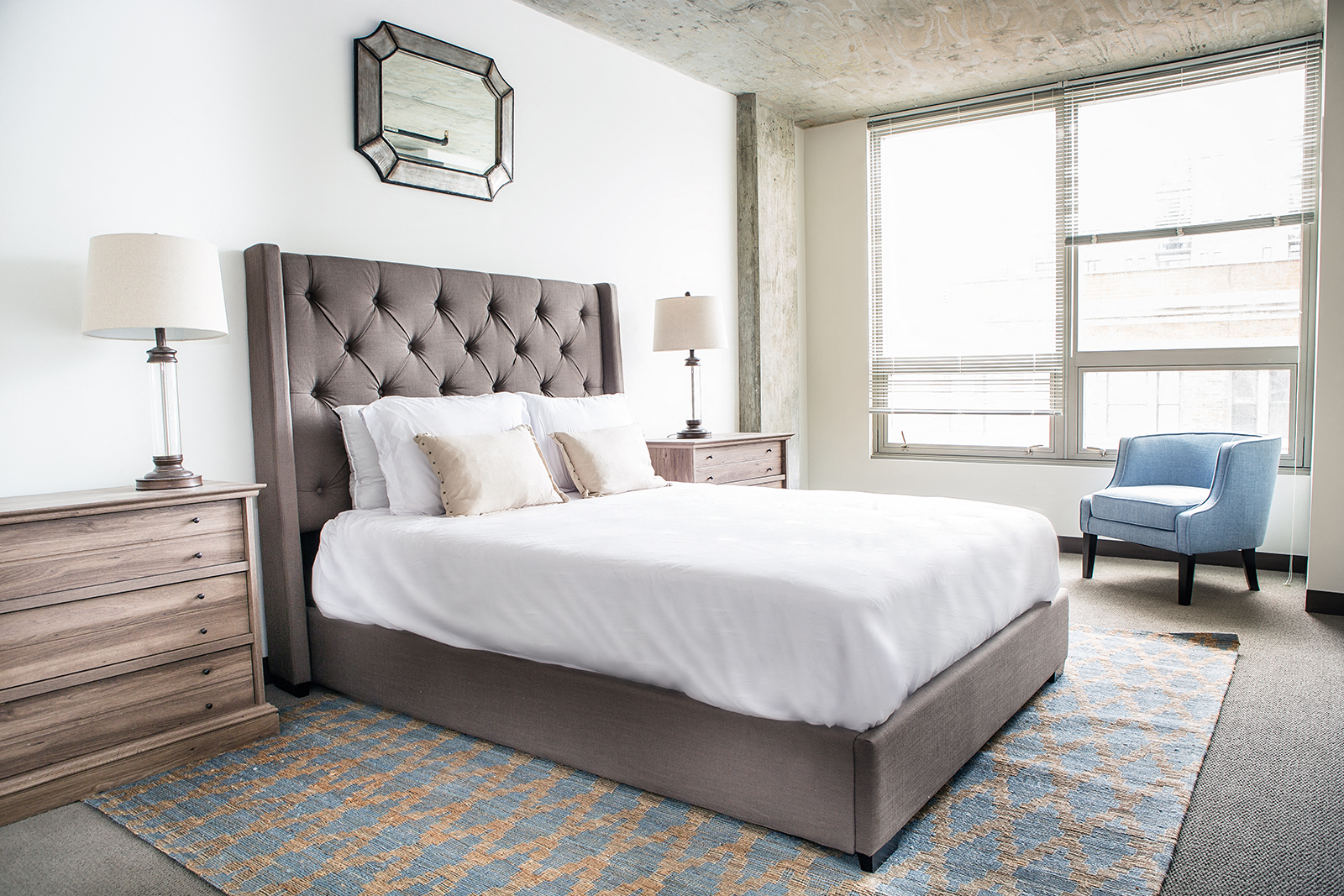 Eastern view-lots of sun light at Lakeview 3200 Apartments, Chicago, IL