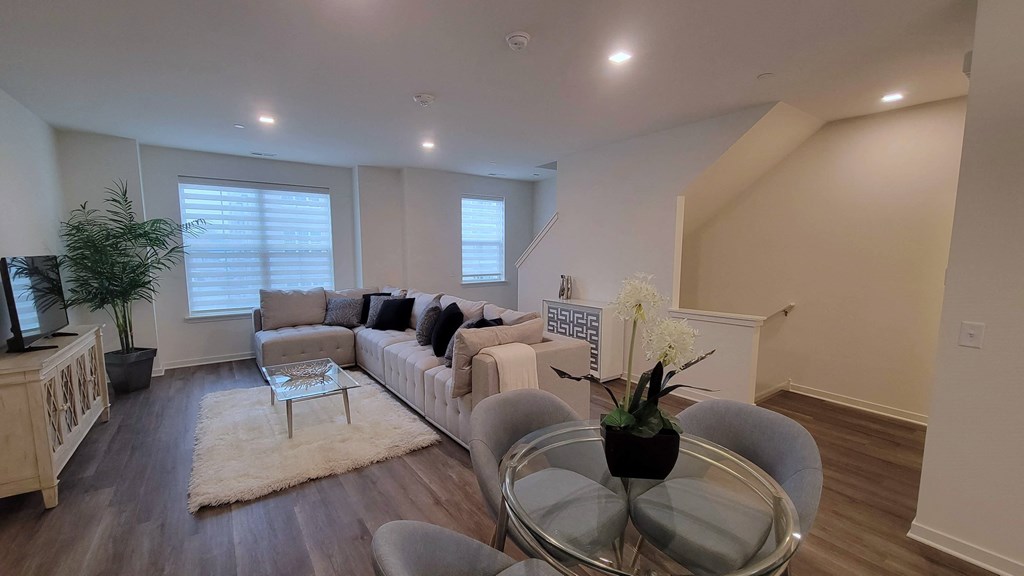 Enclave Crystal Lake Townhomes And Apartments