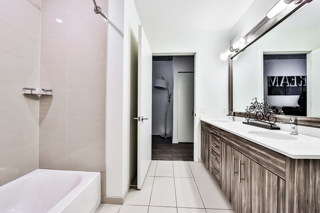 bathtub in the 2nd bathroom