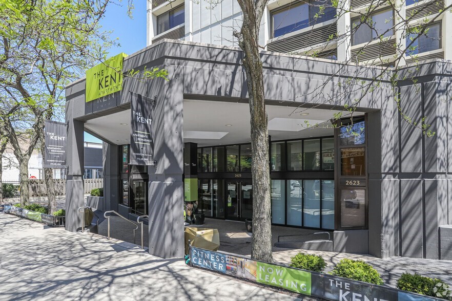 Front Entrance at The Kent, Chicago, 60614