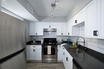 Mandarin Bay Apartments - Kitchen Mandarin Bay Apartments - Kitchen - Photo Gallery 6