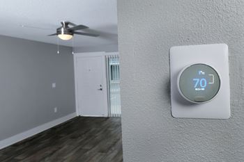 Electronic thermostat and Ceiling fan in Mandarin Bay 1-bedroom apartment in Jacksonville, Fl