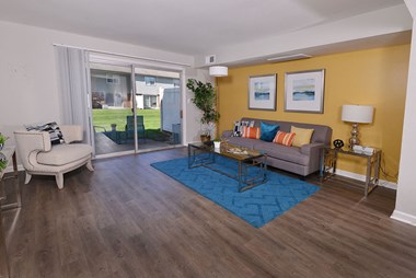 2202 Fair Oaks Dr 1-2 Beds Apartment for Rent - Photo Gallery 1