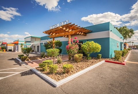 A sunny day at Fifteen 50 Apartments