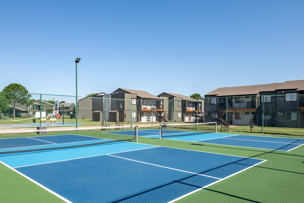 Outdoor tennis courts at fusion fort worth apartments in haltom city, Texas