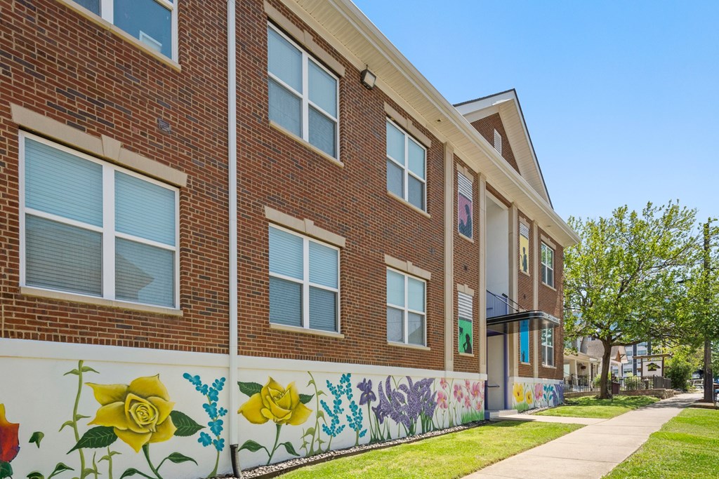 State Street Flats Nashville 1 bedroom apartments - brick building with a mural of flowers painted on the wall.