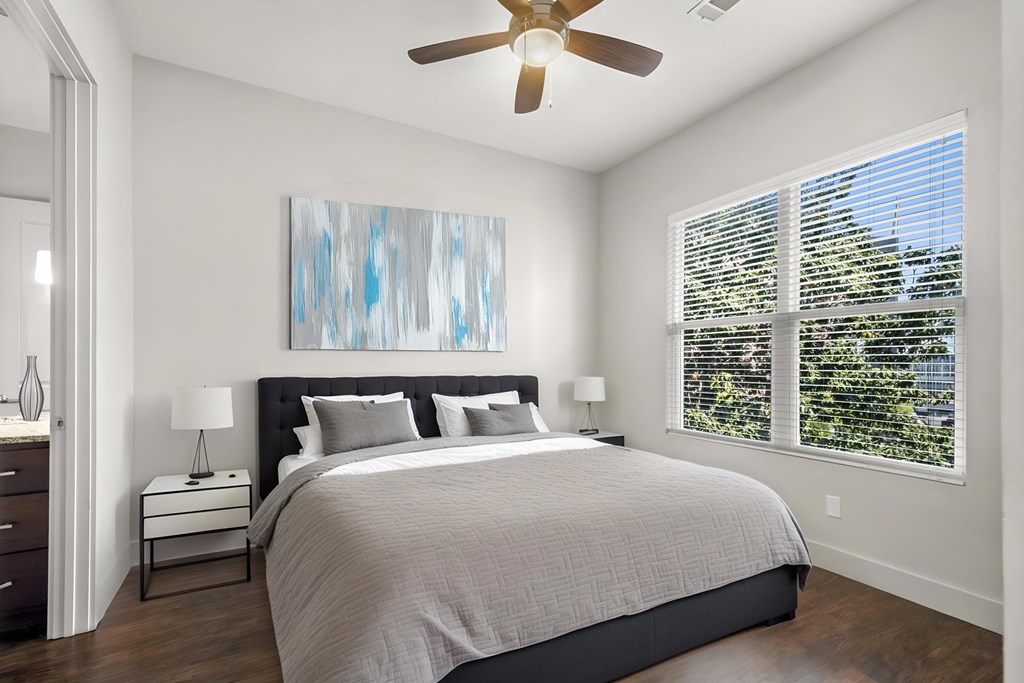 State Street Flats apts for rent Nashville TN bedroom with a large bed and a ceiling fan.