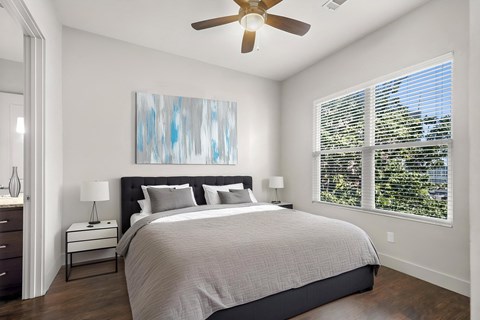 State Street Flats apts for rent Nashville TN bedroom with a large bed and a ceiling fan.