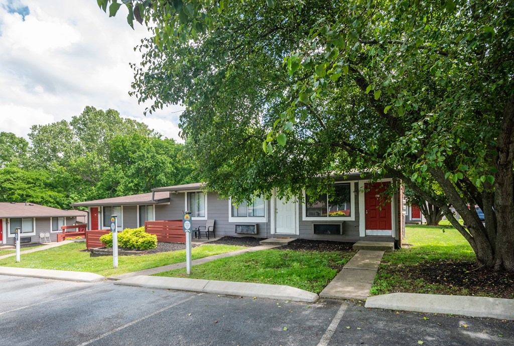 Retreat at Indian Lake Apartments resident parking and studio and 1 bedroom apartments in Hendersonville TN.