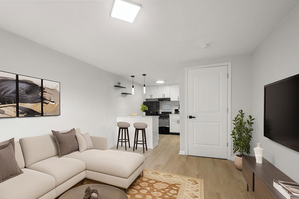 Retreat at Indian Lake apartments in Hendersonville, TN living room with a couch, a rug, a table, and a television.