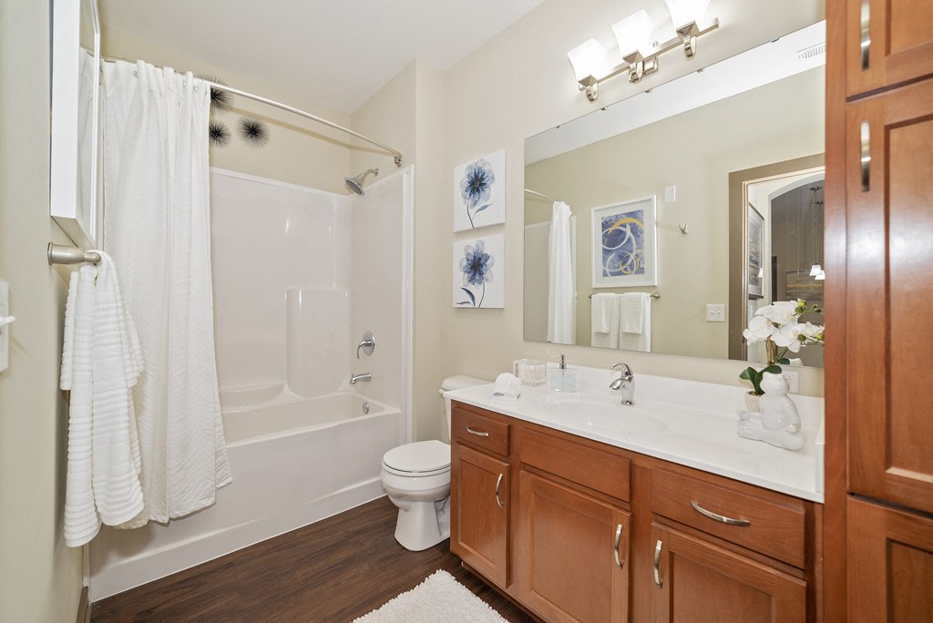 Austin Park Apartments Miamisburg Ohio Pet Friendly Updated Modern Interior Bathroom with Soaking Tub and Storage