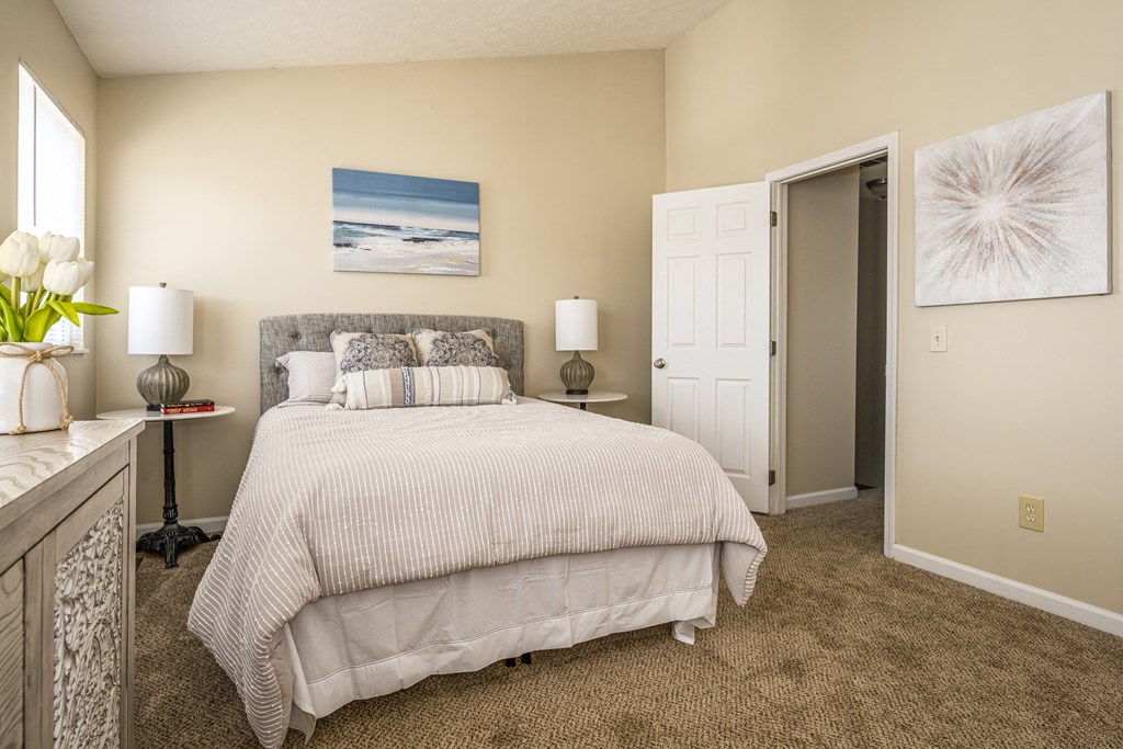 Arbors at Turnberry Apartments Pickerington Ohio Pet Friendly Updated Modern Bedroom, natural light