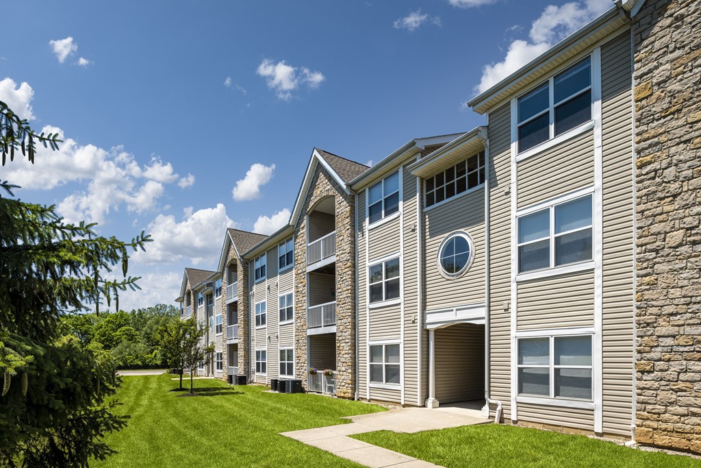 Apartments for Rent in Pickerington, OH - Arbors at Turnberry - Apartment Building Exterior with Lush Landscaping