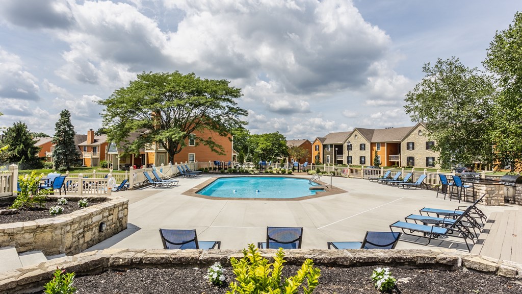 Fairway Lakes Apartments Westerville Ohio Sparkling Swimming Pool with Sundeck and Lounge Chairs