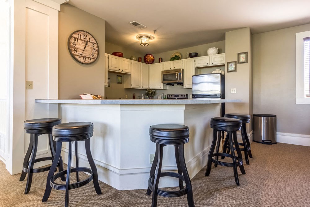 Britton Woods Apartments Dublin Ohio Pet Friendly Updated Renovated Clubhouse with Pool Table and Kitchenette for Community and seating for gatherings.