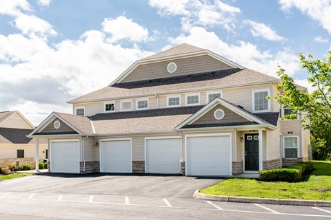 Pet-friendly townhomes in Delaware, OH – Exterior view of Carson Farms buildings with four garages and well-kept landscaping