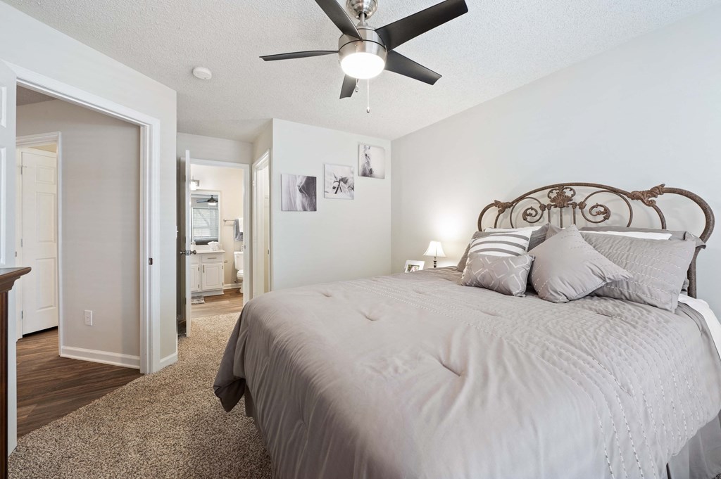 Reserve at Hamburg bedroom includes a ceiling fan and is connected to the bathroom and a spacious walk in closet
