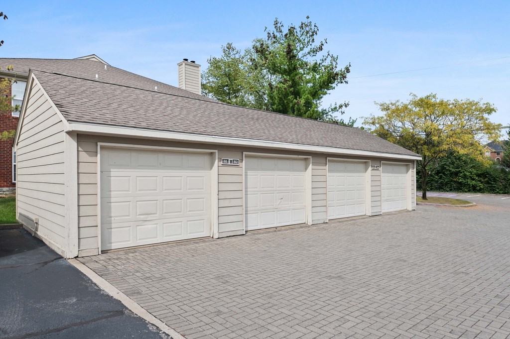 Reserve at Hamburg 4 car garages