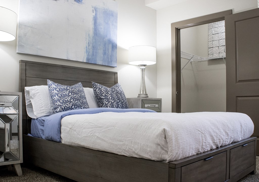 Apartments in Miamisburg, OH for Rent - Austin Park - Bedroom with Oversized Closet.