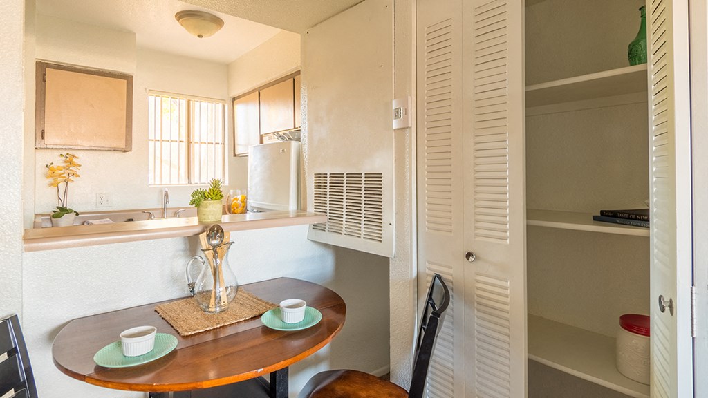 El encanto nice breakfast area near kitchen