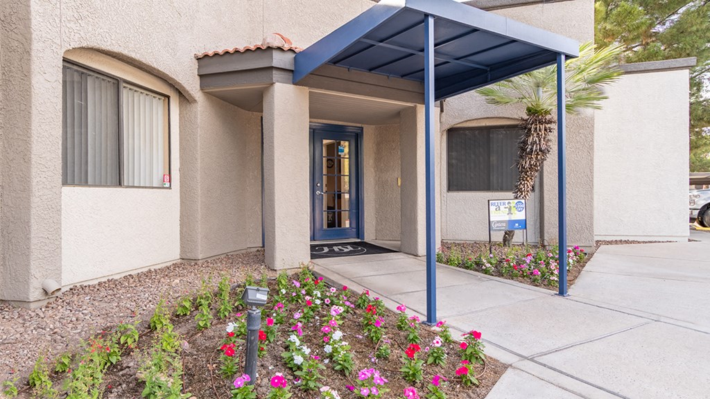 Cantera view of leasing office